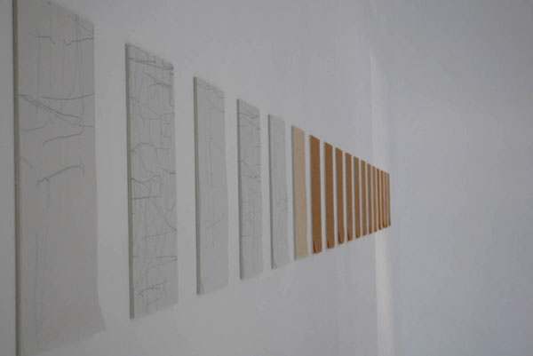 Amanda Duarte, Lisboa no ano da cabra, série de 60 dessins, 2003-2004. Stylo, crayon, papiers chinois, 21 x 13 cm