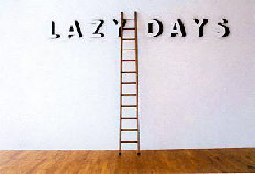 Lazy Days, 2007, pochoir, échelle en bois. Elisabeth Ballet, courtesy Galerie Serge le Borgne