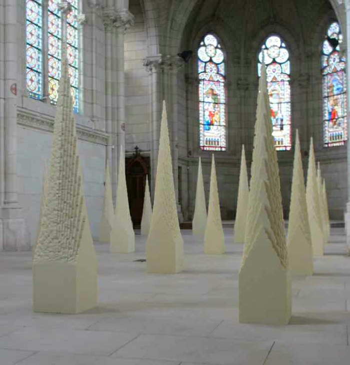 Vue de l’installation Un autre endroit, Sophie Hurié, 2012, Centre d’art la Chapelle Jeanne d’Arc, Thouars. Photo : Jean-Luc Dorchies