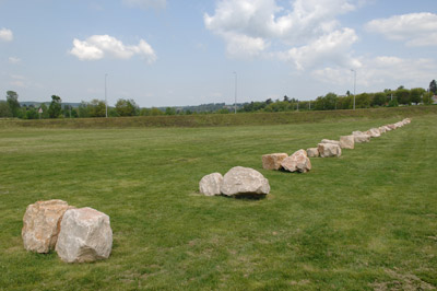 Richard Nonas, Les femmes dures, 2010. Installation in situ. Rochers © DR