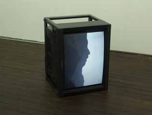 Bertrand Gadenne, L’Éblouissement, 2005, installation vidéo, photo Bertrand Gadenne