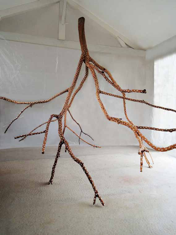 Dominique Bailly, L'arbre qui court, 2013, Pécher, 270 x 290 x 260 cm