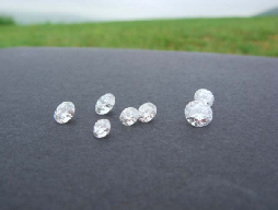 Didier Courbot, Seven Diamonds, 2008. Diamants et granit. Tokachi Millenium Forest, Hokkaido (Japon)